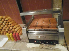 דוכן לחמניה ונקניקיה