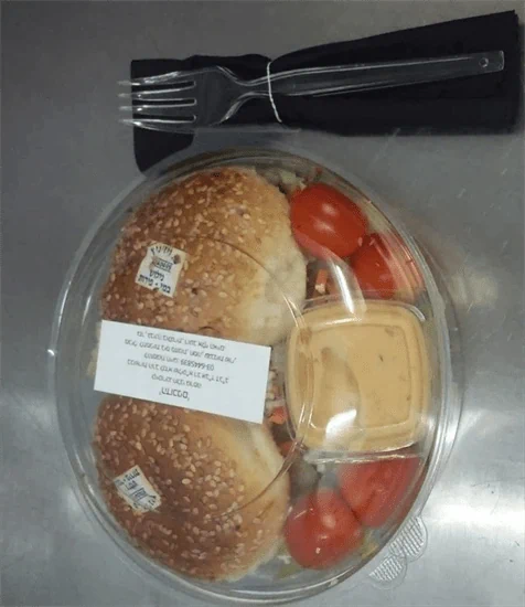 מארז בוקר סלט ולחמניה